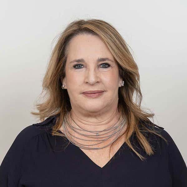 Beth Juliana · הצוות