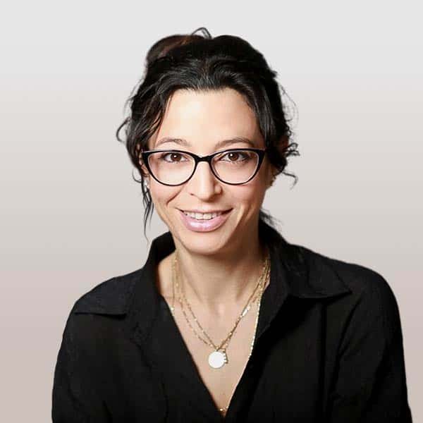 Beth Juliana · הצוות